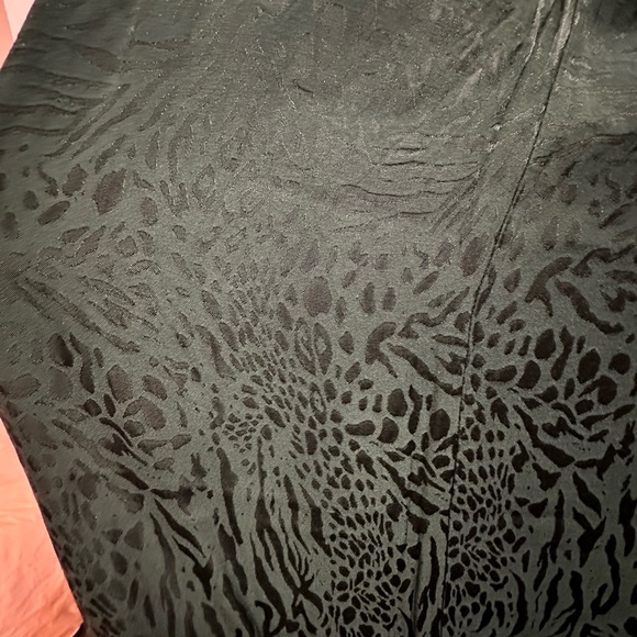 H&M viscose leopard print deep green midi dress - Picture 4 of 5